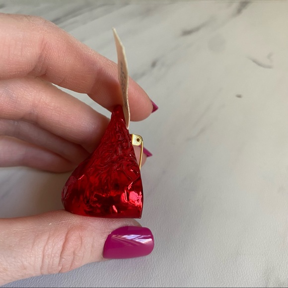 Vintage 1996 Hallmark Hershey’s Kiss Chocolate Lapel Pin Brooch - Picture 3 of 12
